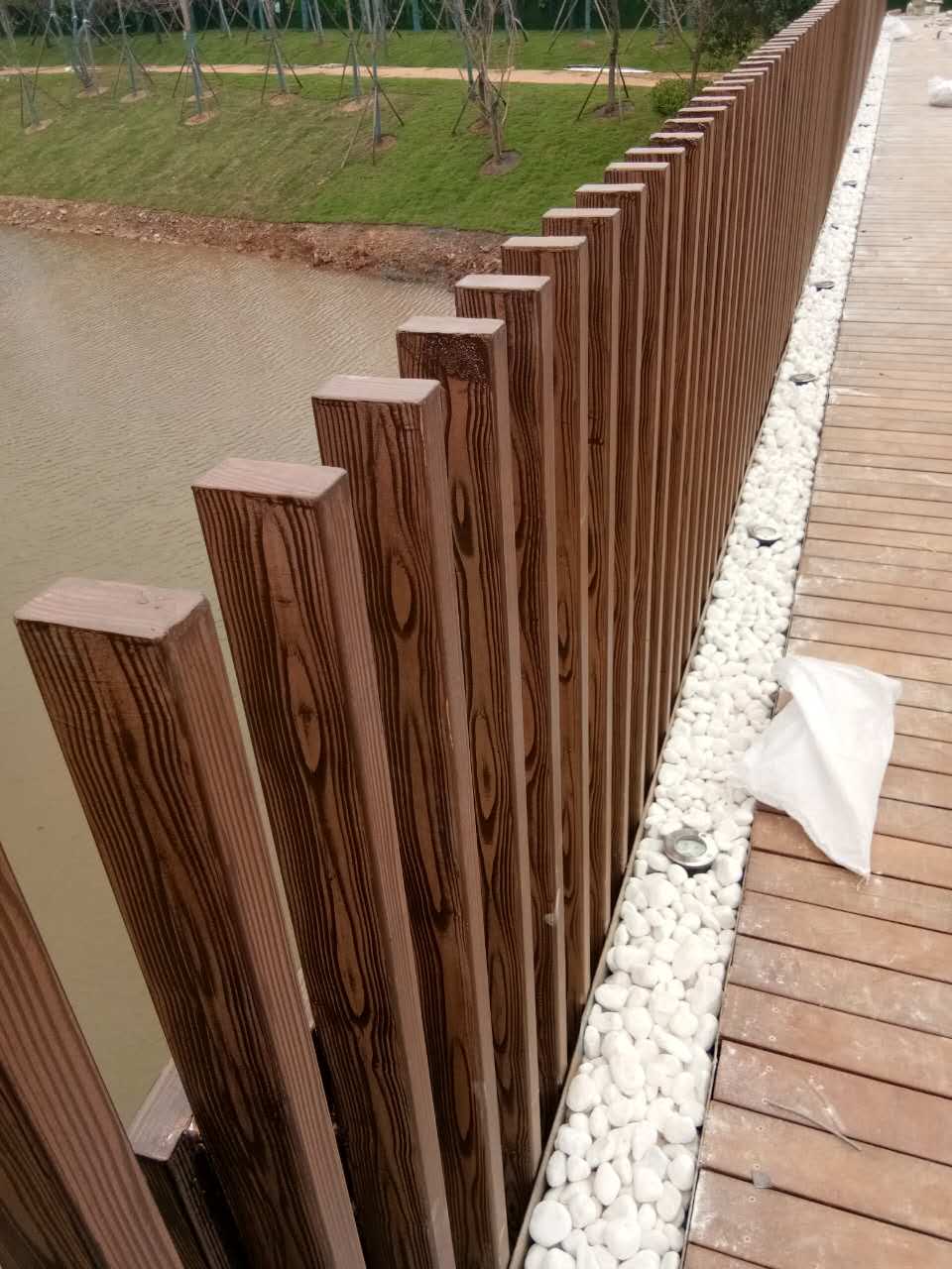 通州钢管护栏木纹漆施工项目
